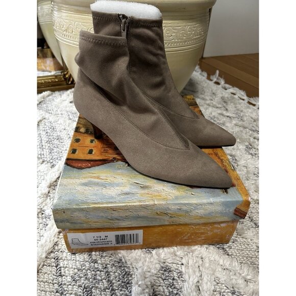 Bella Vita Women Ankle Boots Size 7.5 Stone Super Suede Stephanie II Kitten Heel - Picture 1 of 6